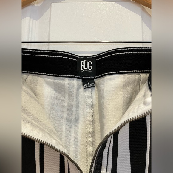 🖤Urban Outfitters mini skirt🖤 - Picture 3 of 4